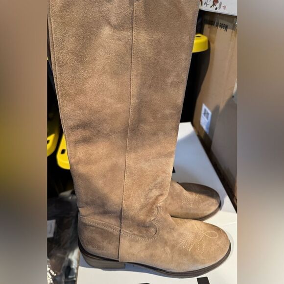 NEW FREE PEOPLE ARYA RIDING BOOT In TAUPE SUEDE 38 - Picture 1 of 5